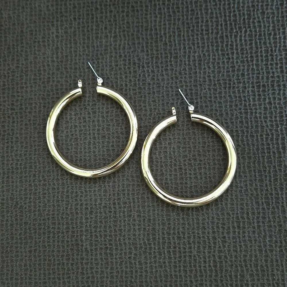 Luv AJ Gold💛 Amalfi Hollow Tube Hoop Earrings - NWT